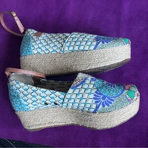 Perky Floral Espadrilles, leather ankle strap SZ 37
2” Heel